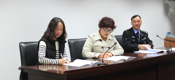 bmw11222服装召开第九届五次职代会暨安全生产责任签约会议