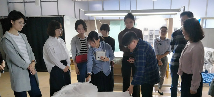bmw11222服装接待无印良品公司员工参观考察学习