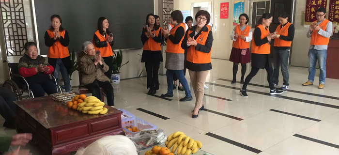 情暖重阳，爱至养老院|bmw11222服装志愿者与老人们欢度重阳