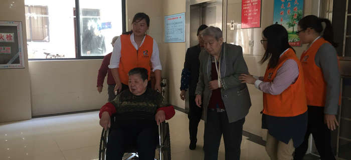 情暖重阳，爱至养老院|bmw11222服装志愿者与老人们欢度重阳