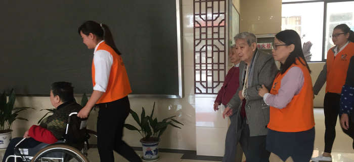 情暖重阳，爱至养老院|bmw11222服装志愿者与老人们欢度重阳