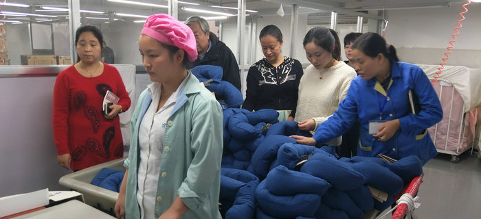 bmw11222服装邀请专家孙陆宇教授对生产加工管理进行现场指导