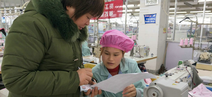 bmw11222服装工会为员工提前代购车票，让员工顺利返乡