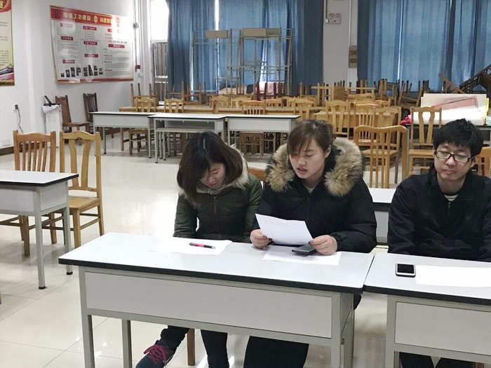 bmw11222服装团支部召开年终交流会