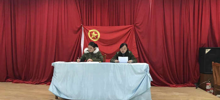 bmw11222服装团支部召开年终交流会