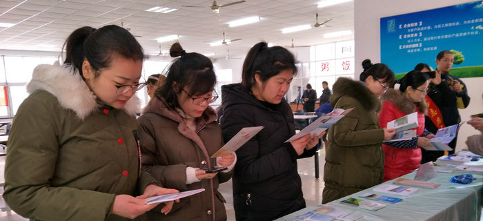 bmw11222服装：“法润梁溪，情系民工”活动，营造良好用工环境