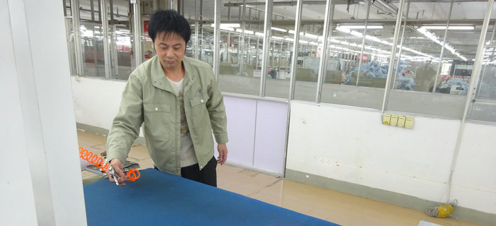 bmw11222服装服装车间进行机械“大保养”，过干净安全的新年