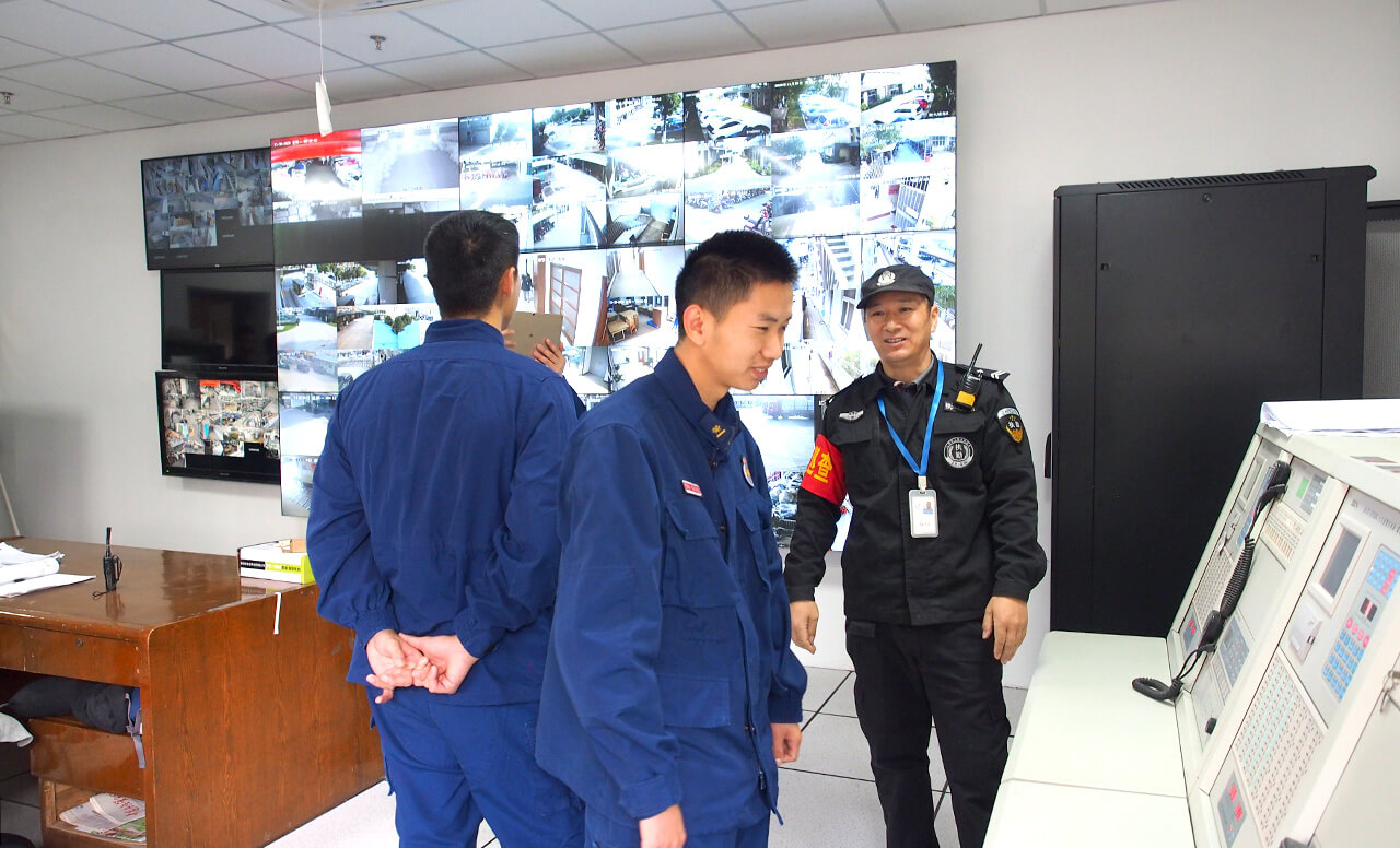 消防大队到bmw11222服装厂进行消防演练