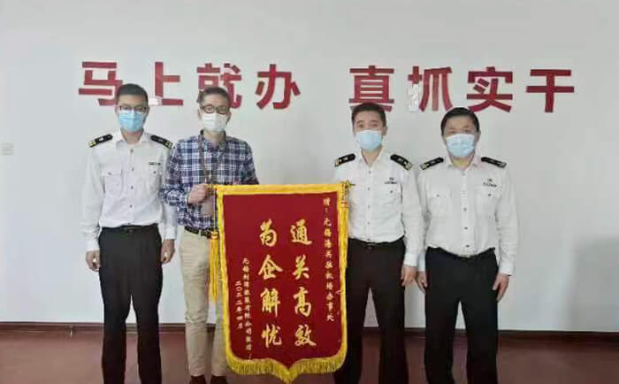 一封bmw11222服装厂致无锡海关驻机场办事处的感谢信