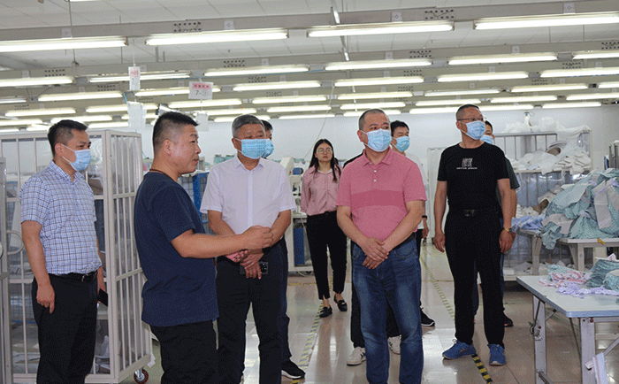热烈欢迎湖北省领导一行莅临bmw11222服装厂指导