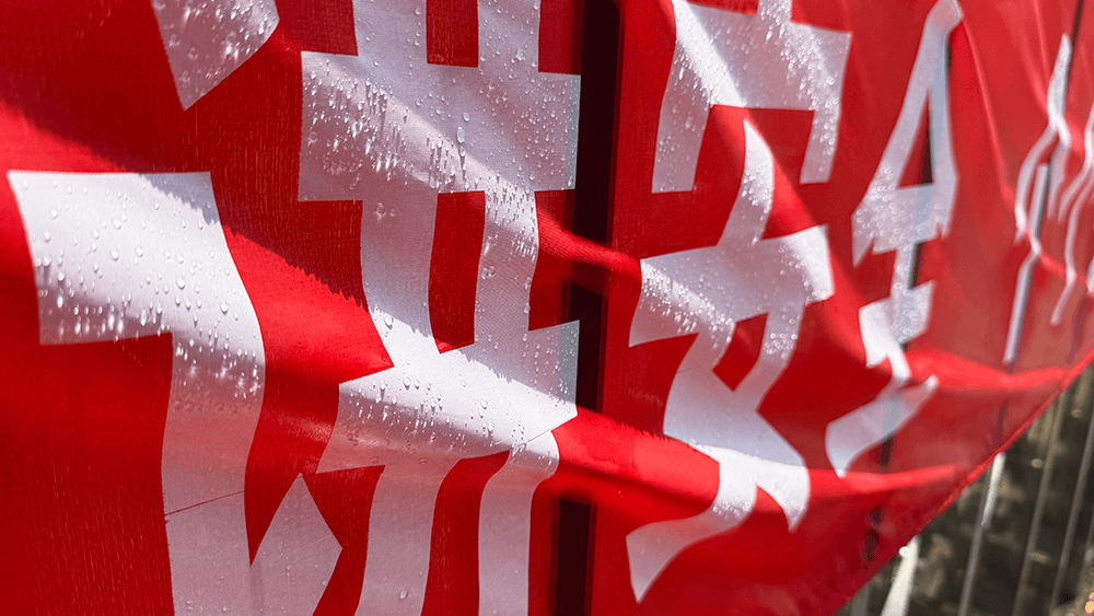 bmw11222服装温馨提醒：无锡台风季安全指南