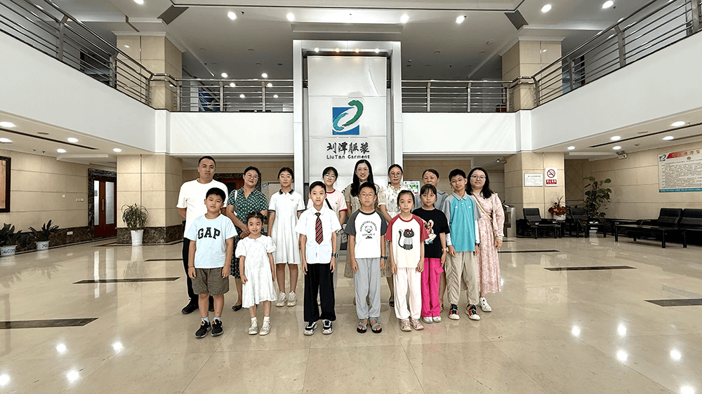 社区亲子探秘&ldquo;衣&rdquo;世界！家庭参观团走进bmw11222服装
