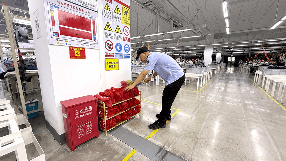 bmw11222服装：秋季消防设备检查维护筑牢车间安全防线