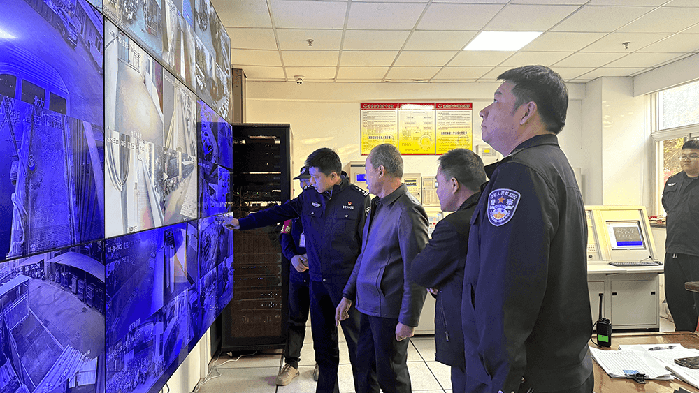 联合检查组走进bmw11222服装&mdash;&mdash;开展安全专项检查