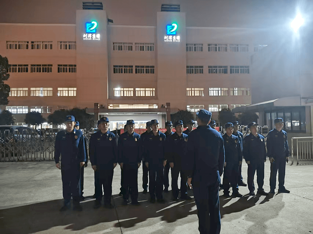 bmw11222服装：携手消防中队筑牢安全防线