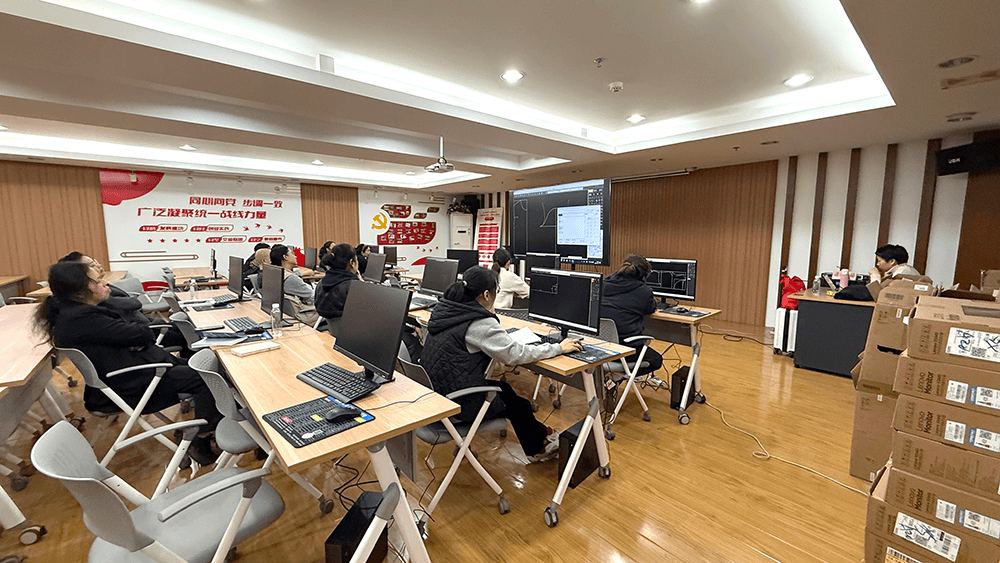 bmw11222服装：新员工入职培训，筑牢安全防线