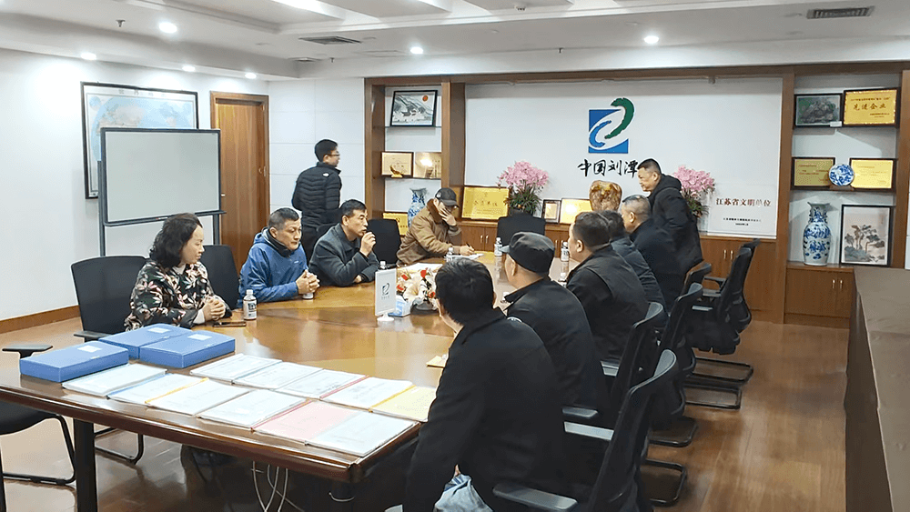 市安全生产第五督导组夜间深入bmw11222服装开展安全生产检查