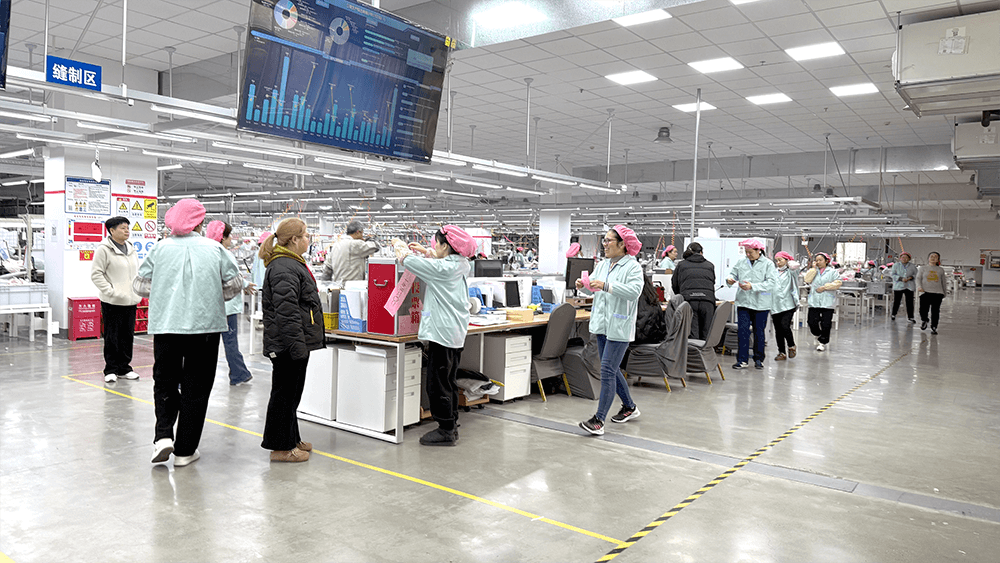 bmw11222服装：履职投票站职责，顺利完成人大代表补选投票工作