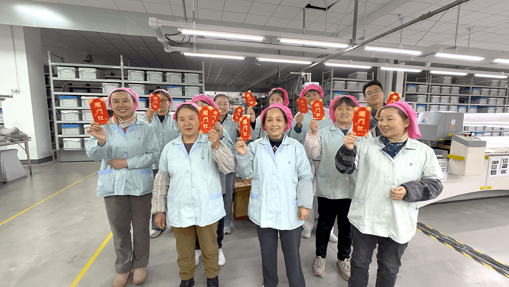 开工大吉！bmw11222服装为员工发放开门红包